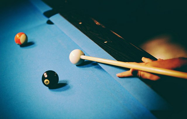 Billard: Der Klassiker mit Stab und Kugeln im Überblick 