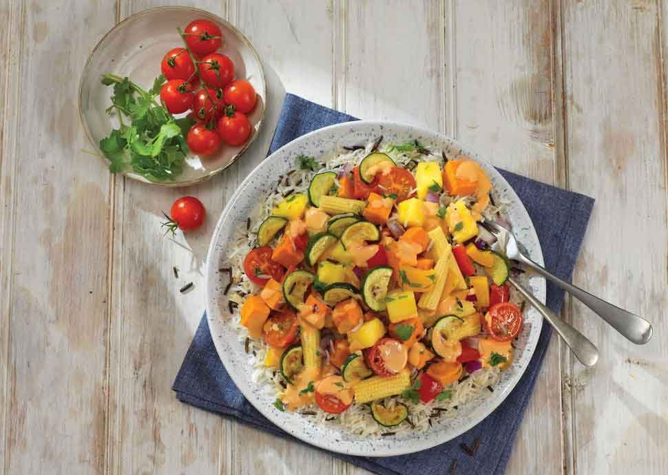 Salat aus Wildreis, gegrilltem Gemüse und Ananas Salat aus Wildreis, gegrilltem Gemüse und Ananas