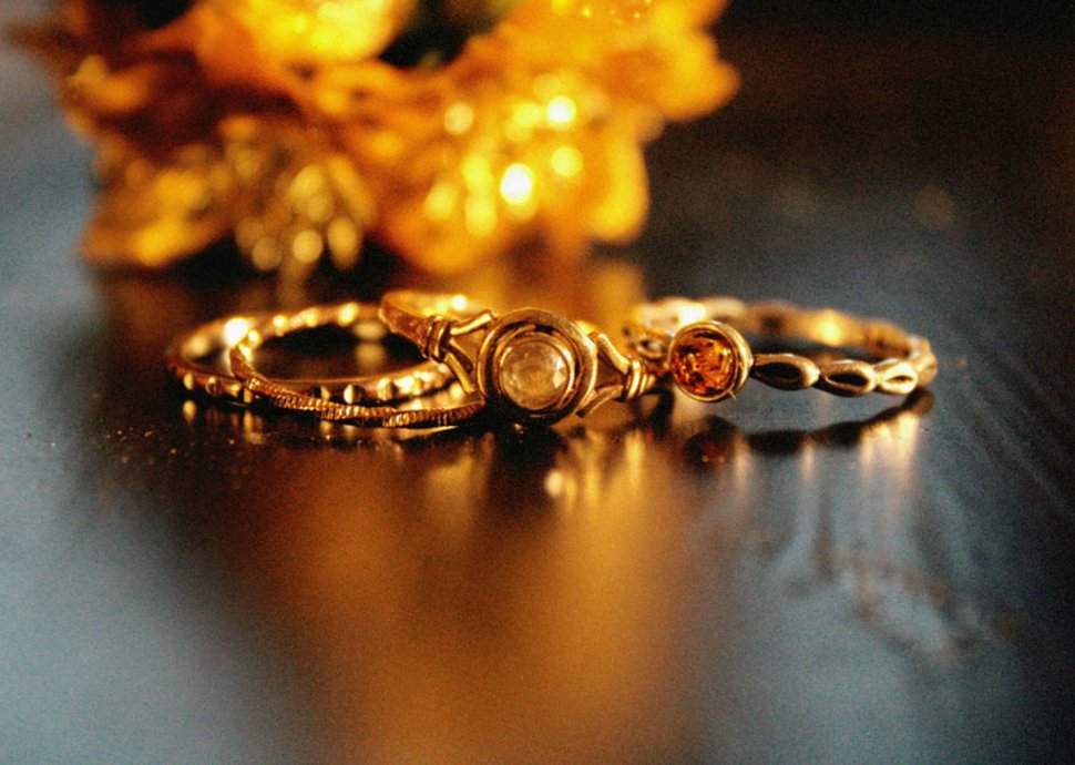 Alter Schmuck kann viel wert sein. Alter Schmuck kann viel wert sein.