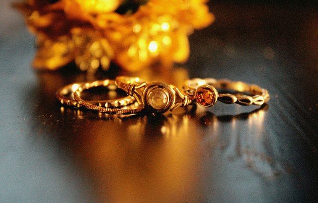 Alter Schmuck kann viel wert sein.