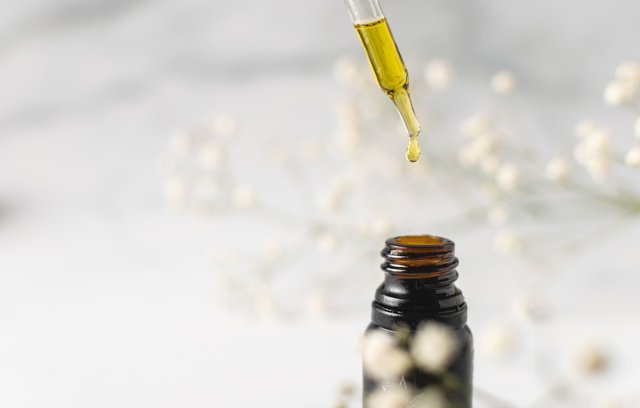 Cannabidiol kann eine verträgliche und natürliche Alternative zu Medikamenten sein.