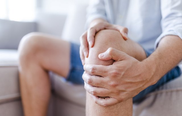 Gelenkschmerzen lindern: Was wirklich hilft