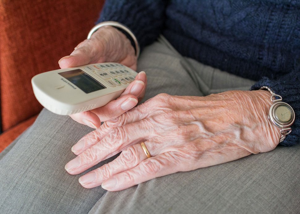 Seniorinnen und Senioren sind anfällig für Betrug. Seniorinnen und Senioren sind anfällig für Betrug.