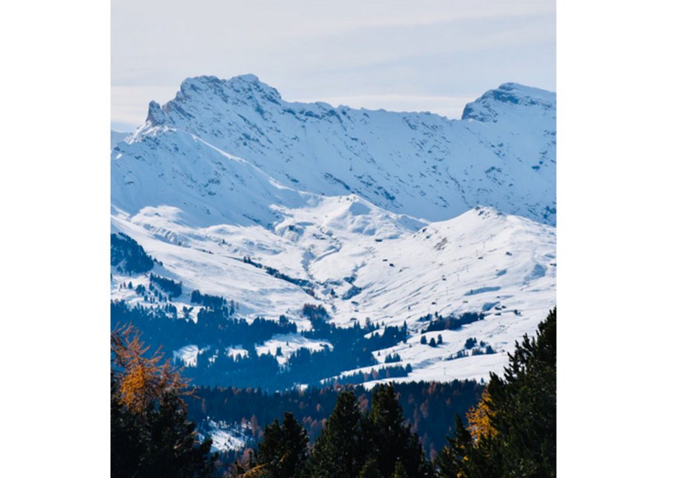 Besucher sind begeistert von der atemberaubenden Aussicht auf die Dolomitengipfel