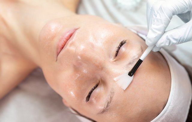 Fruchtsäurepeeling für glatte und strahlende Haut