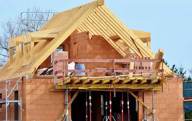 Lohnt sich der Kauf oder der Bau einer Liegenschaft für Senioren? Lohnt sich der Kauf oder der Bau einer Liegenschaft für Senioren?
