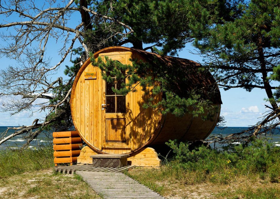 Eine schöne Sauna an einem schönen Ort.