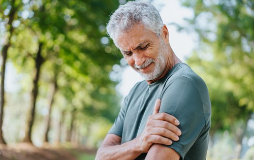 Gelenkprobleme vorbeugen: Diese Alltagsfaktoren zählen