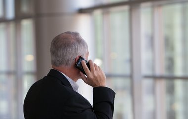 Mobiltelefonie - Seniorenhandy Ratgeber Seniorenhandys zeichnen sich durch eine einfache, intuitive und unkomplizierte Menüführung aus.
