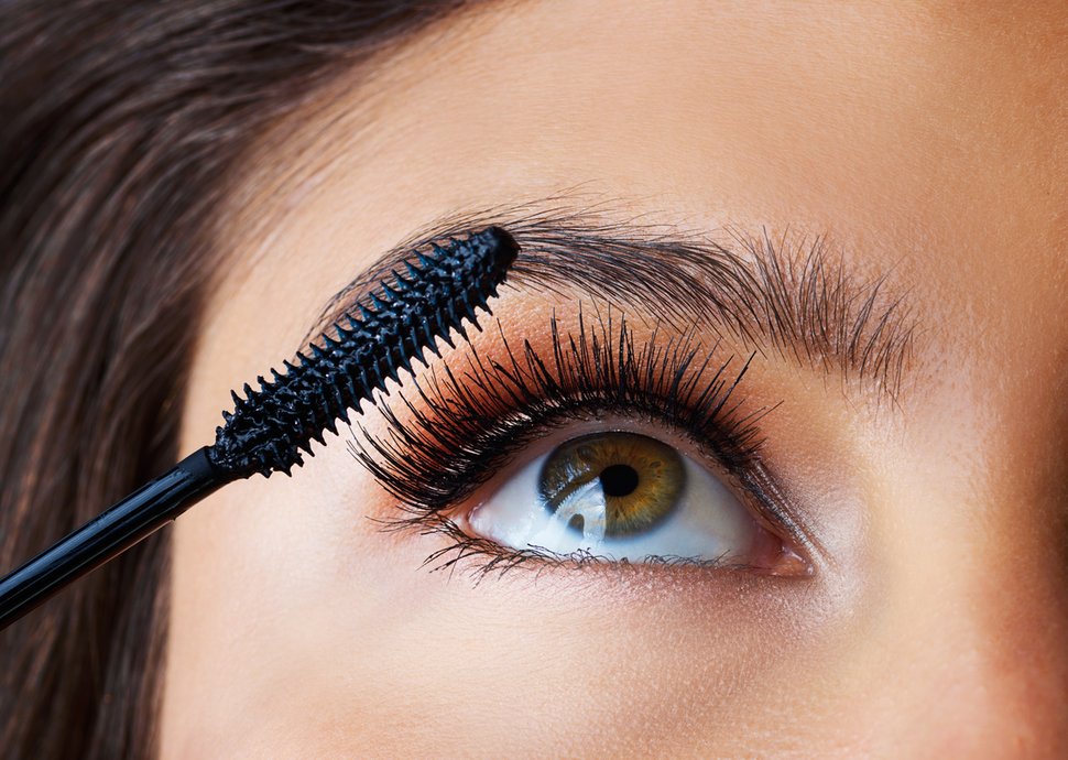 So hält die Wimperntusche den ganzen Tag So hält die Wimperntusche den ganzen Tag
