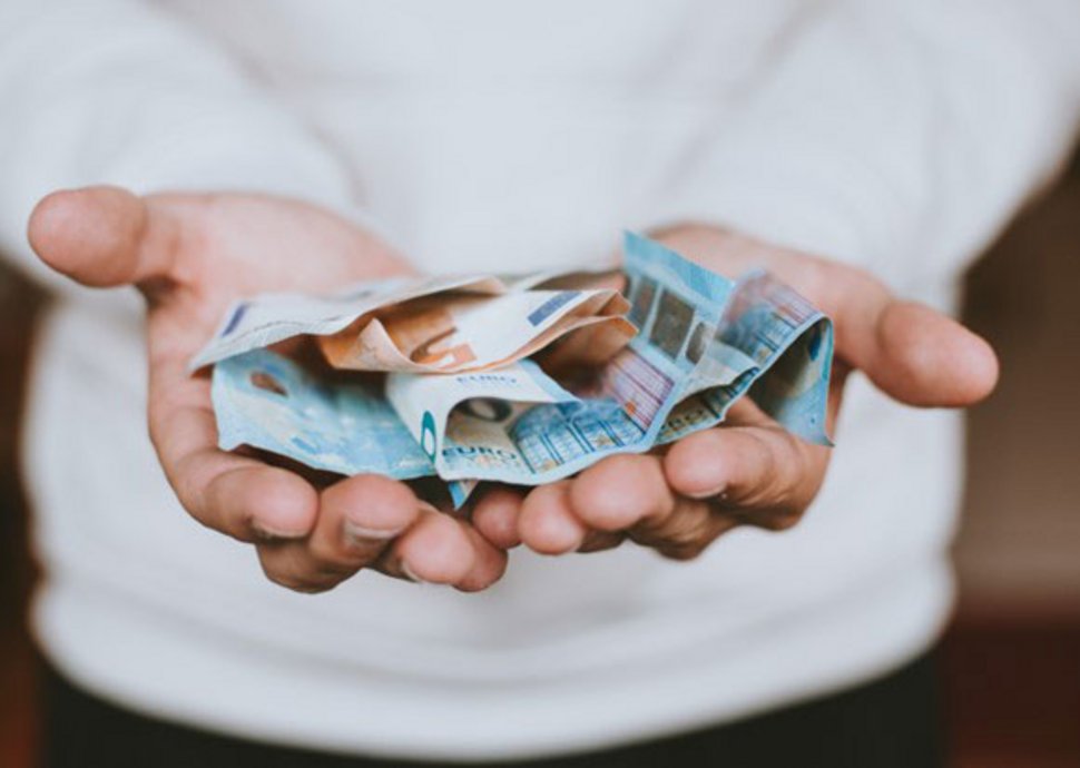 Kredit aufnehmen oder über den Dispokredit? Kredit aufnehmen oder über den Dispokredit?