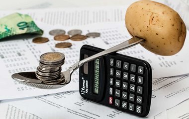 Mit Zeit und Geduld lässt sich viel Geld sparen. Mit Zeit und Geduld lässt sich viel Geld sparen.
