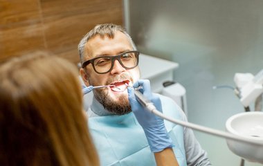 Zahnbehandlung bei einem Zahnarzt in Ungarn