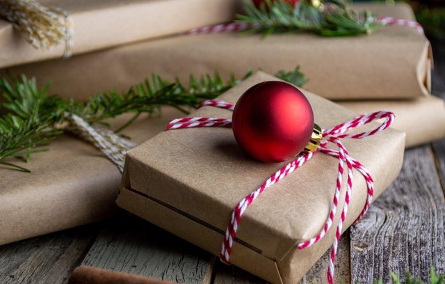 Wer sich rechtzeitig um Weihnachtsgeschenke kümmert, ist klar im Vorteil und kann sich gute Preise sichern.