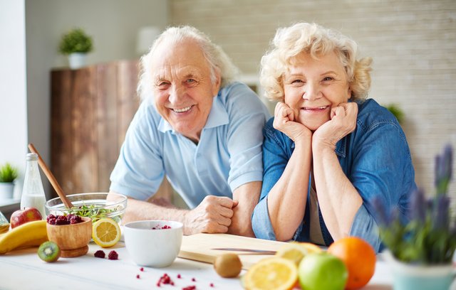Gemüse und Früchte sind gerade für Senioren eine wertvolle Quelle.