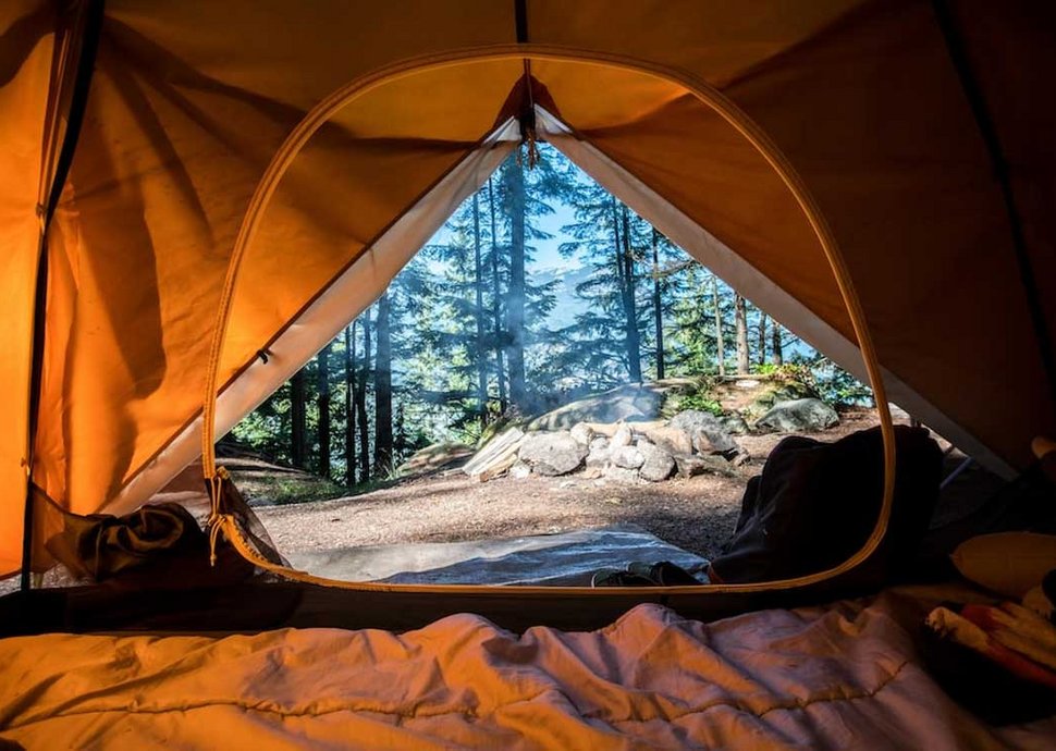Ein Campingurlaub eignet sich hervorragend, um auszuspannen und der Schnelllebigkeit der modernen Welt für einen Augenblick zu entfliehen.