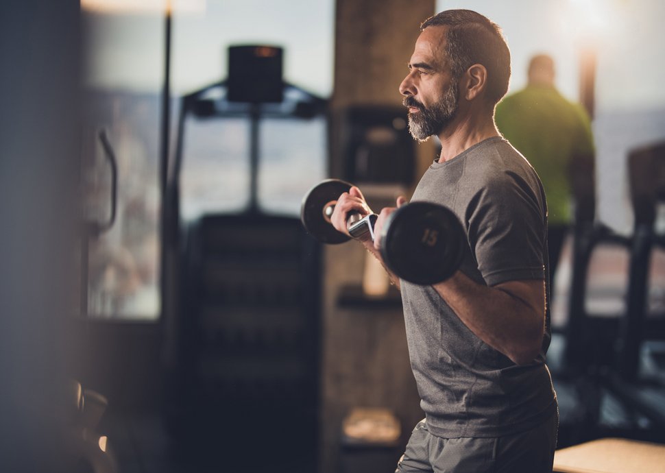 Muskelaufbau ab 50: Wie Sie Ihren Körper gezielt formen
