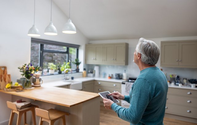 Selbstständig wohnen im Alter dank Smart Home 