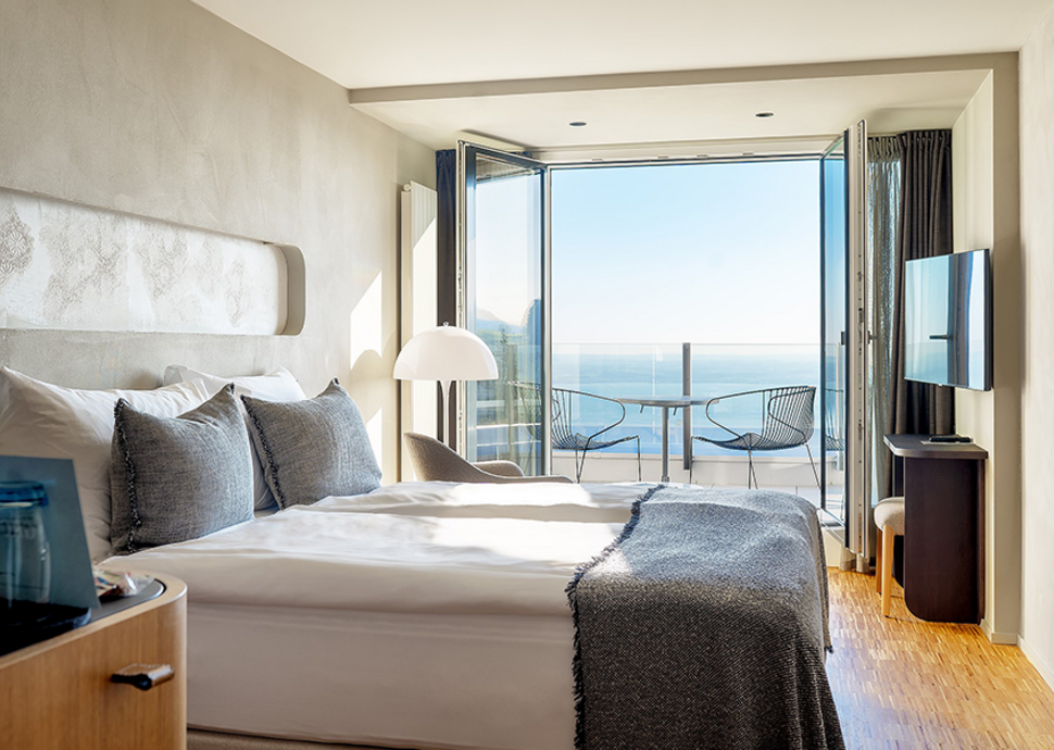 58 moderne und gemütliche Zimmer, teilweise mit Seesicht und Balkon