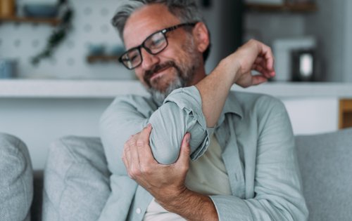 Arthroseschmerz unterschätzt stoppen Sie die Abwärtsspiral