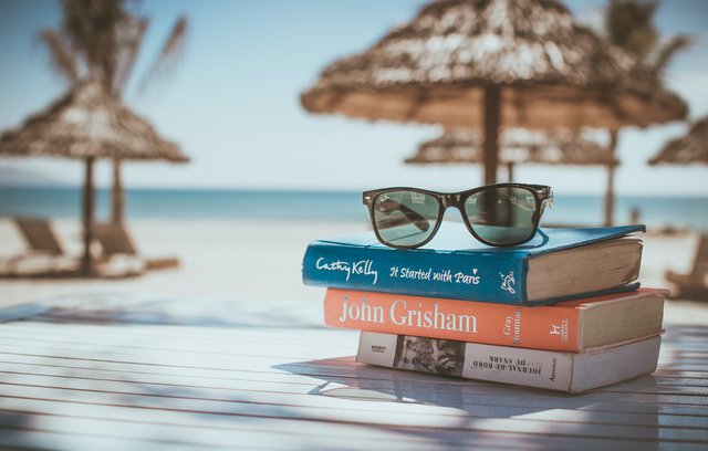 Am Strand mit einem guten Buch die Seele baumeln lassen.