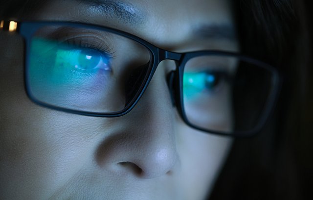 Blaulichtfilter im Alltag: So reduzieren Sie Augenstress