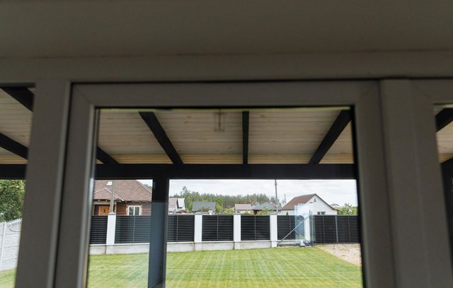 Stilvolle Gartenzaun - die luftige Abgrenzung.