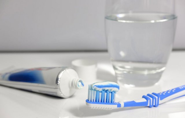 Mundhygiene ist aufwändig und jeden Tag nötig. 