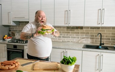 Bauchfett im Alter und dessen Risiken