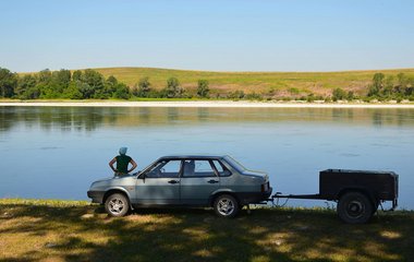  Ein Autoanhänger ist im Sommer eine große Hilfe. 