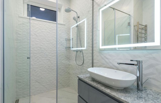 Barrierearme Badgestaltung im Alter.