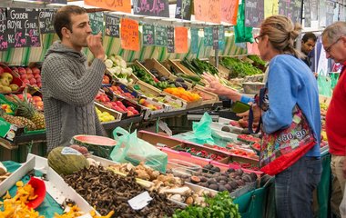 Viele Menschen verbinden Sparen mit Verzicht.