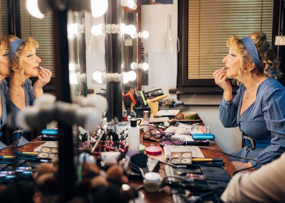 Make-up macht alt: Die schockierende Wahrheit über Kosmetik Make-up macht alt: Die schockierende Wahrheit über Kosmetik