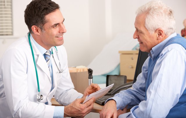 Prostatakrebs: Bestrahlung risikoärmer als OP