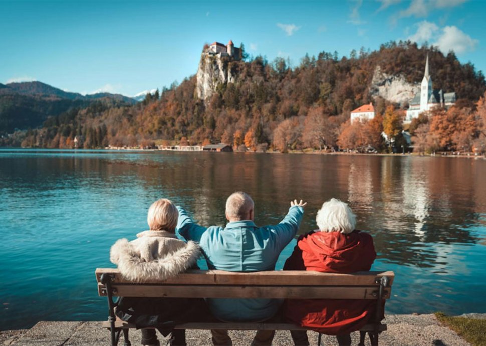 Auf Reisen profitieren Rentner von der Kreditkarte.