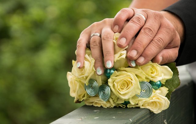 Der Verlust des Eheringes kann sehr schmerzhaft sein.