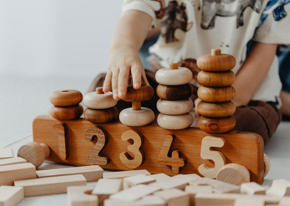 Natürliches Spielzeug spricht alle Sinne an.