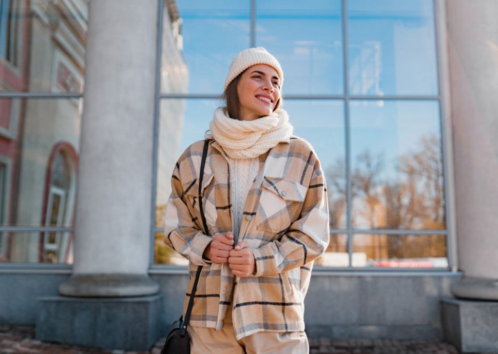 Wintermode als Herausforderung für kleine Frauen.