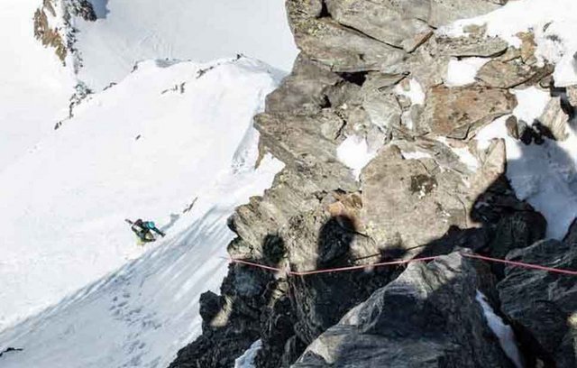 Das Abseilen auf den Gletscher fordert uns