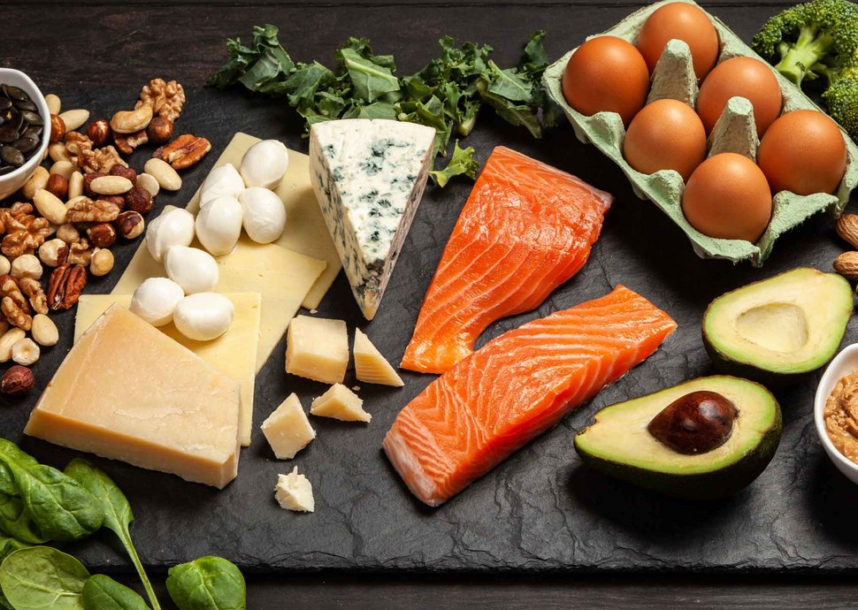 Protein- und fettreiches Essen fördern die Ketose.